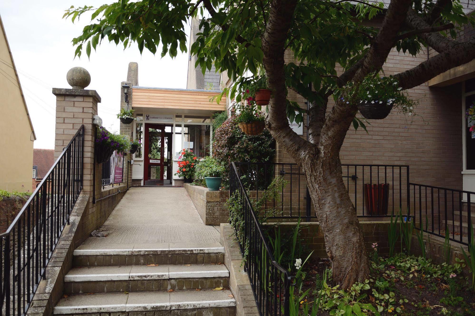 Ludlow Mascall Centre Екстериор снимка